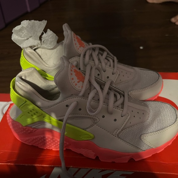 Brought them but ended up never wearing them. - Picture 3 of 4